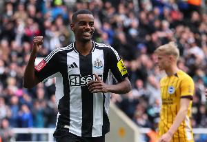 开价1.5亿镑！邮报：利物浦想签纽卡前锋伊萨克，但今年可能留队